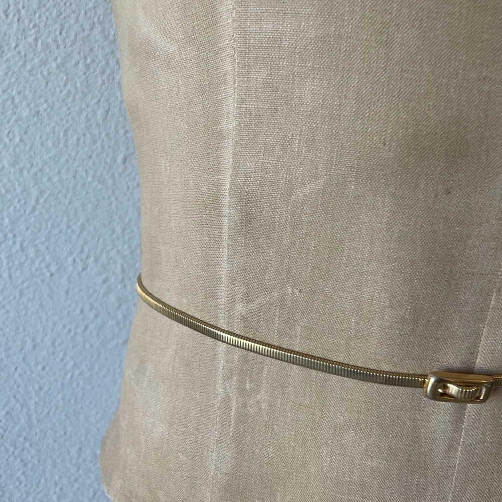 Elegant Gold Women's Belt - Picture 4 of 9
